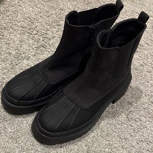 Universal Thread Black Winter Boots